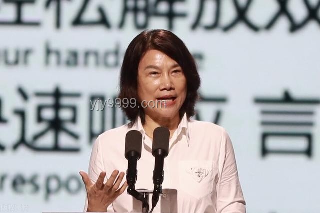 **吴彦祖疯狂接代言背后的真相：明星代言的双刃剑**